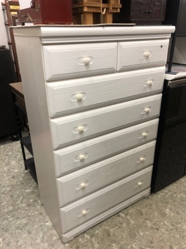 鍵付き！ホワイトチェスト