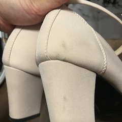パンプス ベージュの画像