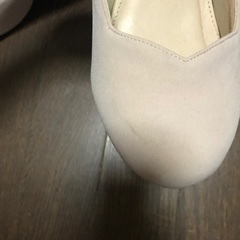 パンプス ベージュの画像