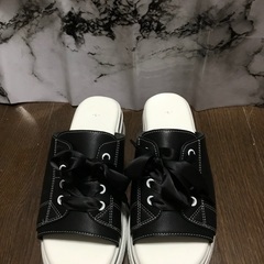 レースアップサンダルの画像