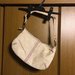 薄い小さいピンクのカバン 全体的に黒ずみありの画像