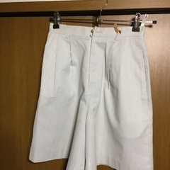 at-ease 薄いグレーボーダー　キュロットパンツの画像