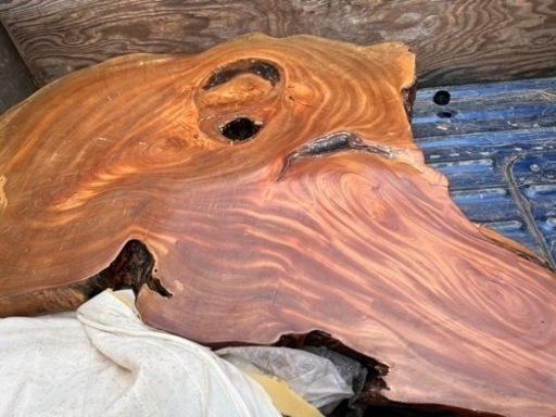 一枚板のテーブル