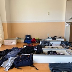 婦人服　家庭雑貨など差し上げます。