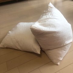 差し上げます　IKEA クッション　2個セット　羽毛100%