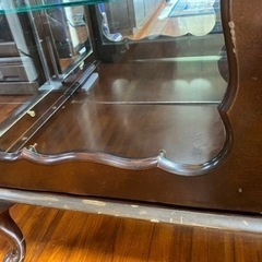 【9/27(火)迄】最終値下げ★猫脚アンティーク風　ガラスキャビネット　137.5㎝　　家具　棚の画像