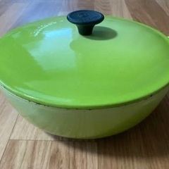 【値下げ】ルクルーゼ両手鍋マルミット22cmフルーツグリーンLe...