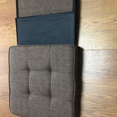 折りたたみテーブル（ニトリ）とスツール セットの画像