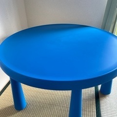マンムット　IKEA テーブル