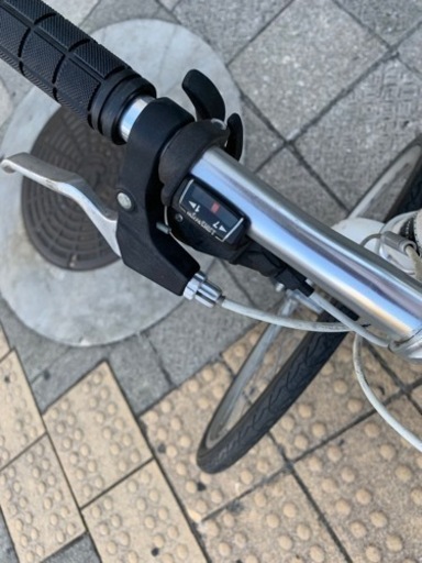 ??　ＷＥＥＤＥＮＤ　ＢＩＫＥ　クロスバイク　7変速　白　フレーム　アルミ　２６インチ
