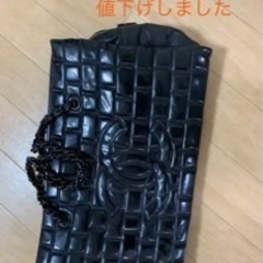 CHANELエナメルバッグ