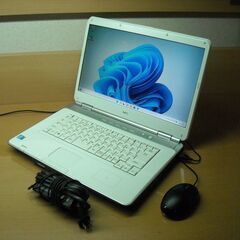 美品　ノートパソコン NEC Lavie LL700/T 白