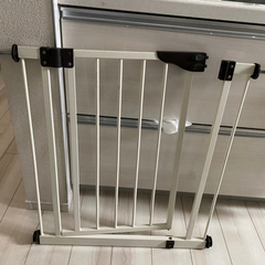 ベビーゲート　ベビーフェンス　安全解除付き