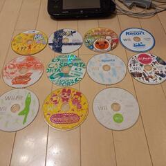 (動作確認済)Wii U本体+Wiiリモコンプラス4本+Wii U専用マイク(有線)+ヌンチャク2本+内臓ゲームソフト&ディスクゲームソフト各種+Wii U取り扱い説明書の画像