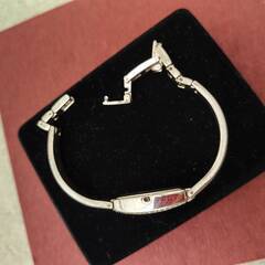 ANNE KLEIN 　デザイン性高いブレスレット　レディース腕時計　美品　【稼働確認済み】の画像