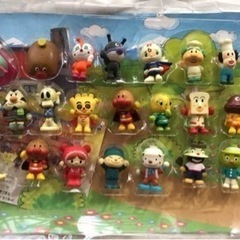 [値下げ]アンパンマンとなかまたち　24体のフィギュアセットの画像