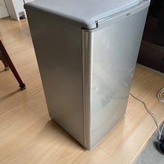 冷蔵庫(AQUA AQR-8G(S))ほとんど新品　配送料込み