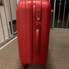 機内持込可の赤いトランクケース譲りますの画像