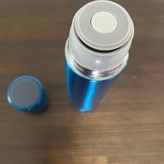 【未使用品】引取りに来られる方限定　真空ステンレス　スタイリングボトル　480ml メタルブルーの画像