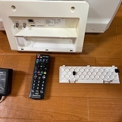 美品 Panasonic ビエラ 小型TV 19インチ 地デジ HDMI入力 BS CS 純正リモコン 純正ACアダプタの画像