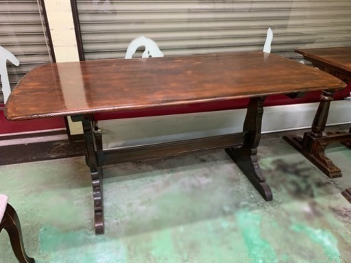 洋菓子店でディスプレイとして使用していたアンティーク家具