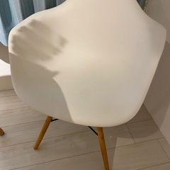 テーブル・チェア二脚の画像