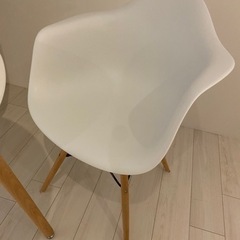 テーブル・チェア二脚の画像