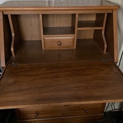 木製ライティングデスクの画像