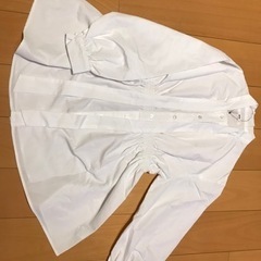 🉐新品未使用　レディースのブラウスの画像