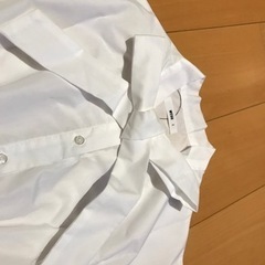 🉐新品未使用　レディースのブラウスの画像