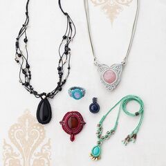 マクラメジュエリー作りの画像