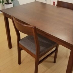 ウォルナットテーブルの画像