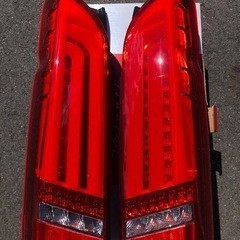 200系ハイエース ヴァレンティ テールランプASSY中古品