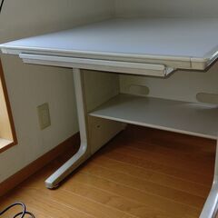 パソコンデスクの画像