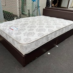 ?ダブルベッドとマットレスセット?配達出来ます