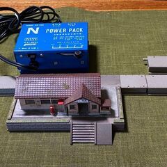 Nゲージ　鉄道模型　駅舎　パワーパック