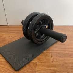 ほぼ未使用！腹筋ローラー膝用マット付きの画像