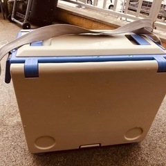 値下げしました。テーブルになるクーラーボックス