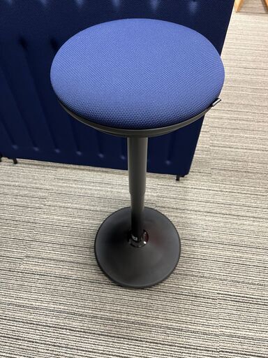 【美品】オカムラ　ピルエット ミーティングチェア　ブルー/ブラック
