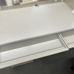 【値下げ】オフィス用デスクと引き出し　4セットの画像