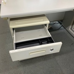 【値下げ】オフィス用デスクと引き出し　4セットの画像