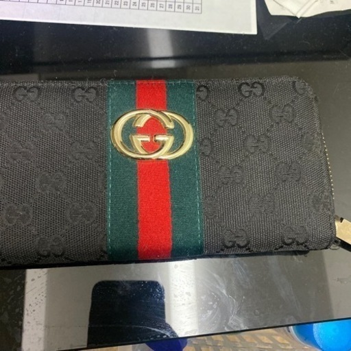 ルイヴィトン GUCCI財布
