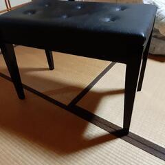 ピアノ用の椅子の画像