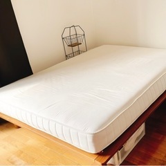 無印良品ダブルベッドフレーム&マットレスの画像