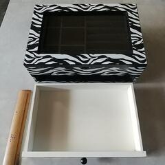 更に値下げしました‼️ヒョウ柄アクセサリーケース、中古品。の画像