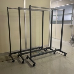 中古の大型ハンガーラック（コクヨ）３本まとめて