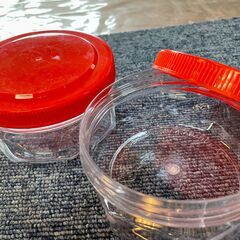 プラスチック容器（新品）蓋赤色