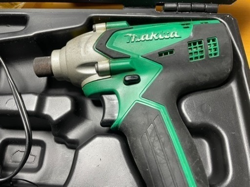 マキタ　充電式インパクトドライバ　M695D
