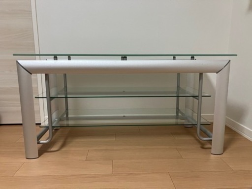 ガラスのテレビ台