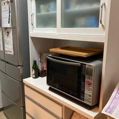 収納たっぷり食器棚